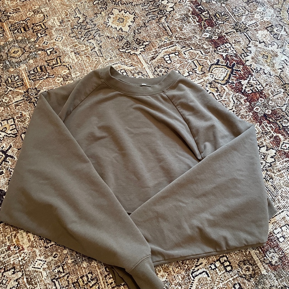 ALO Yoga Double take pullover - Olive green size medium worn once